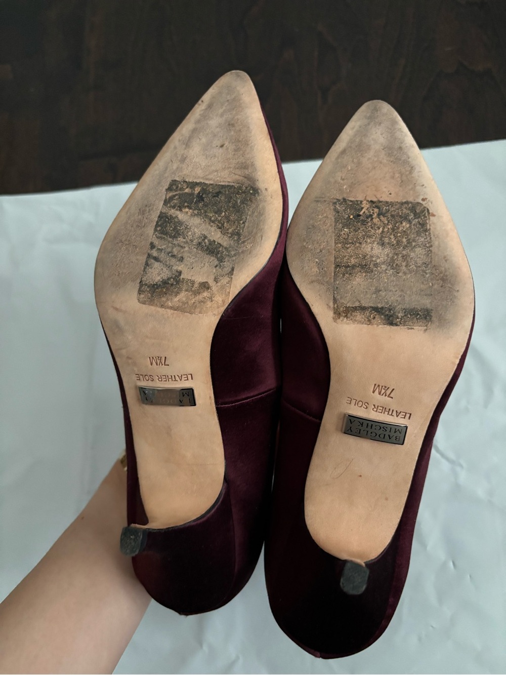 Badgley Mischka Women's Burgundy Satin Pointed-Toe Pumps - Picture 6 of 7